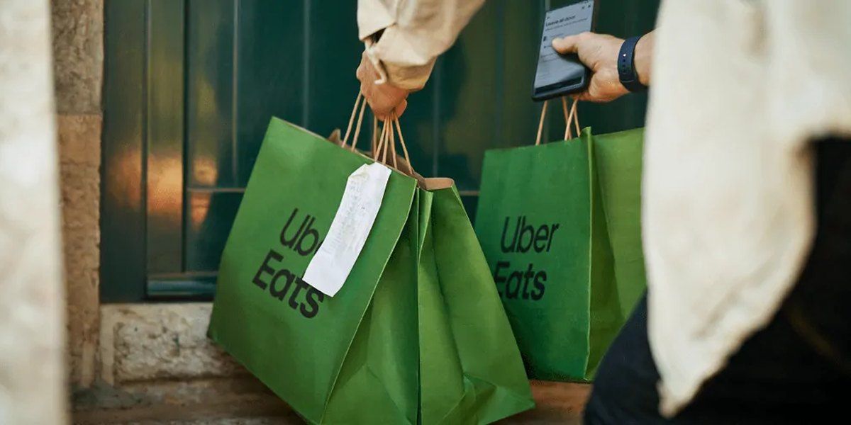 Sprawdzamy ile zarabia kurier Uber Eats w 2026/2027